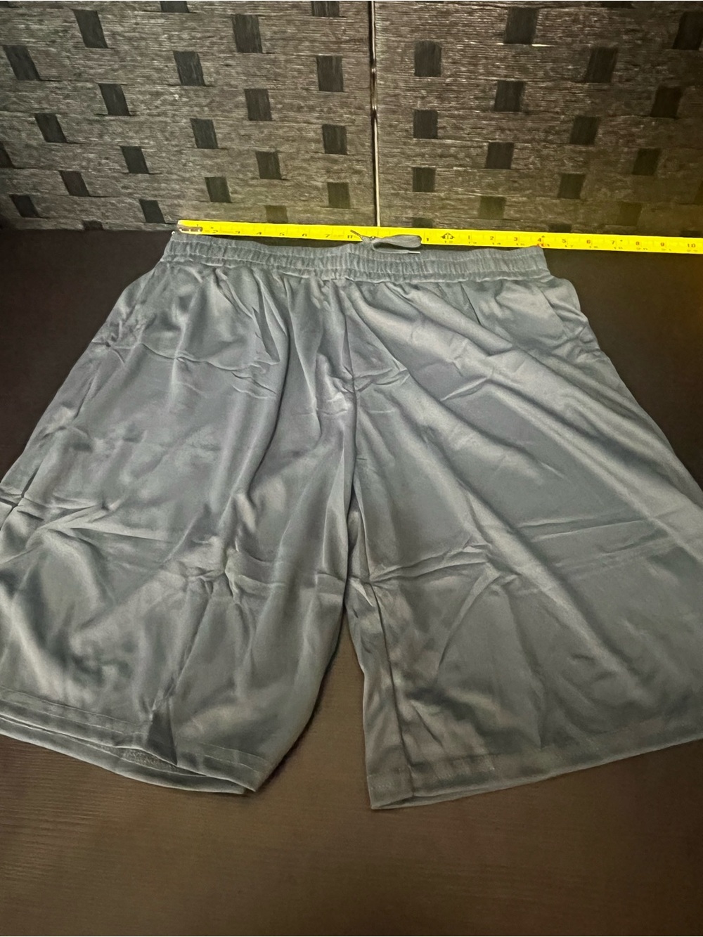 Men’s Gray Athletic basketball shorts size Large